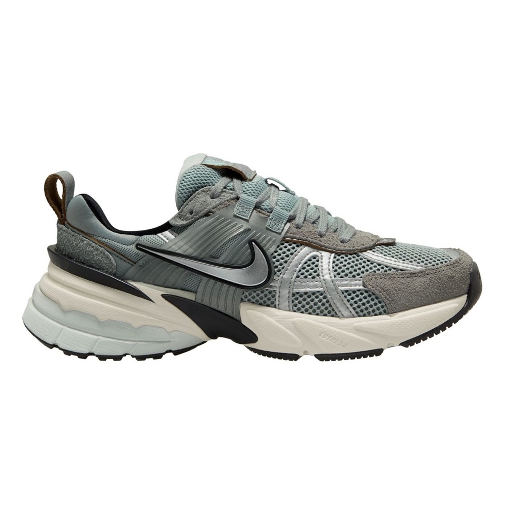 Nike Women’s V2K Run. Size 7. Worn once.